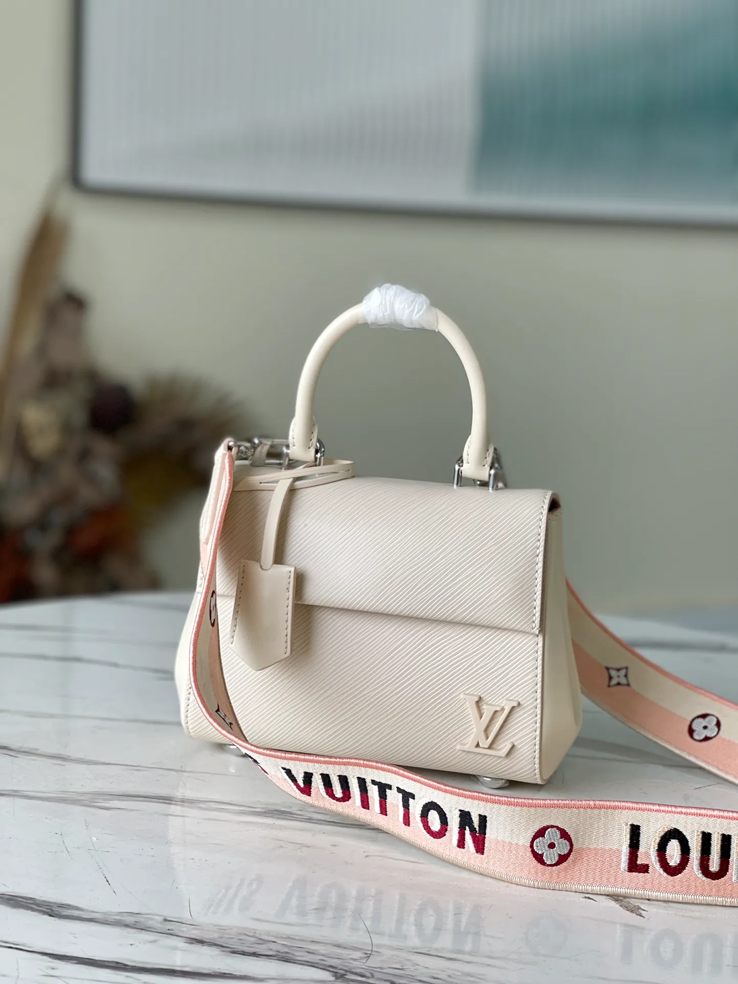 LOUIS VUITTON CLUNY MINI HANDBAG EPI GRAINED-COWHIDE LEATHER WHITE M58928_1 LOUIS VUITTON CLUNY MINI HANDBAG EPI GRAINED COWHIDE LEATHER WHITE M58928 1