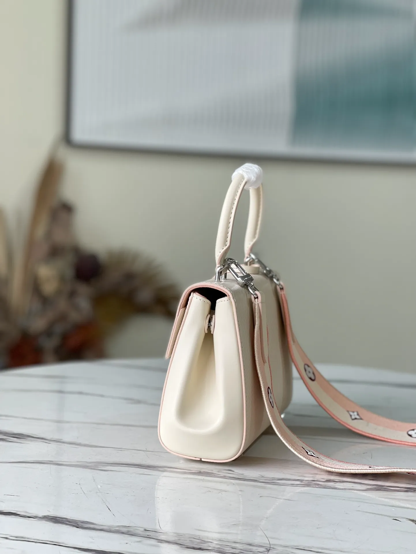 LOUIS VUITTON CLUNY MINI HANDBAG EPI GRAINED-COWHIDE LEATHER WHITE M58928_2 LOUIS VUITTON CLUNY MINI HANDBAG EPI GRAINED COWHIDE LEATHER WHITE M58928 2