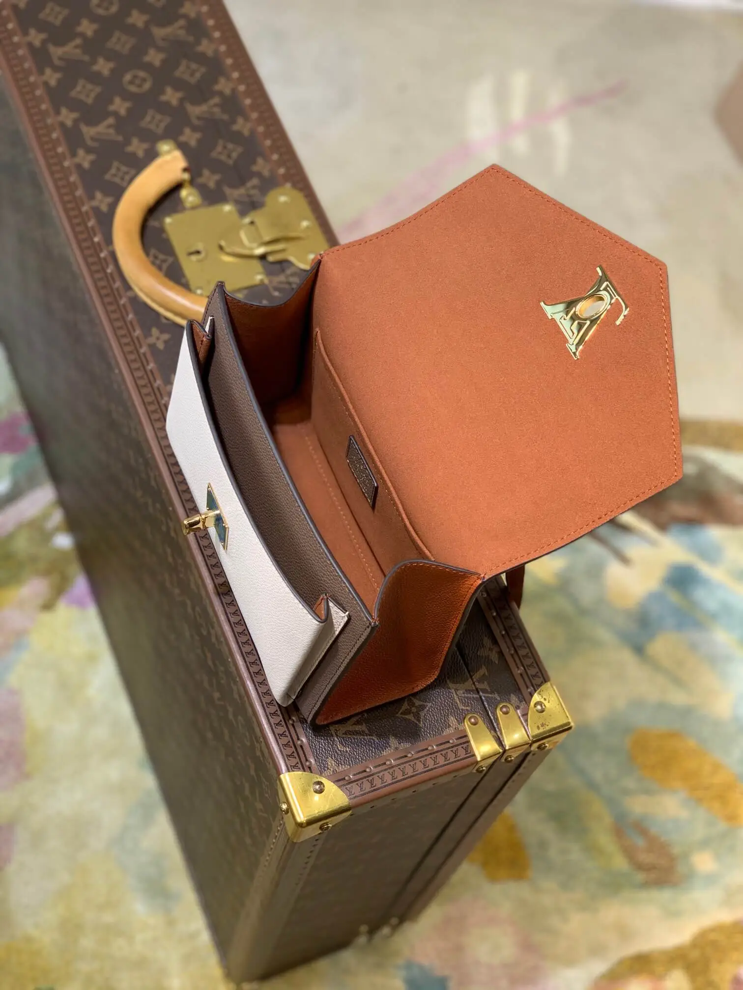 LOUIS VUITTON MYLOCKME CHAIN BAG SMOKEY M58949_5 LOUIS VUITTON MYLOCKME CHAIN BAG SMOKEY M58949 5