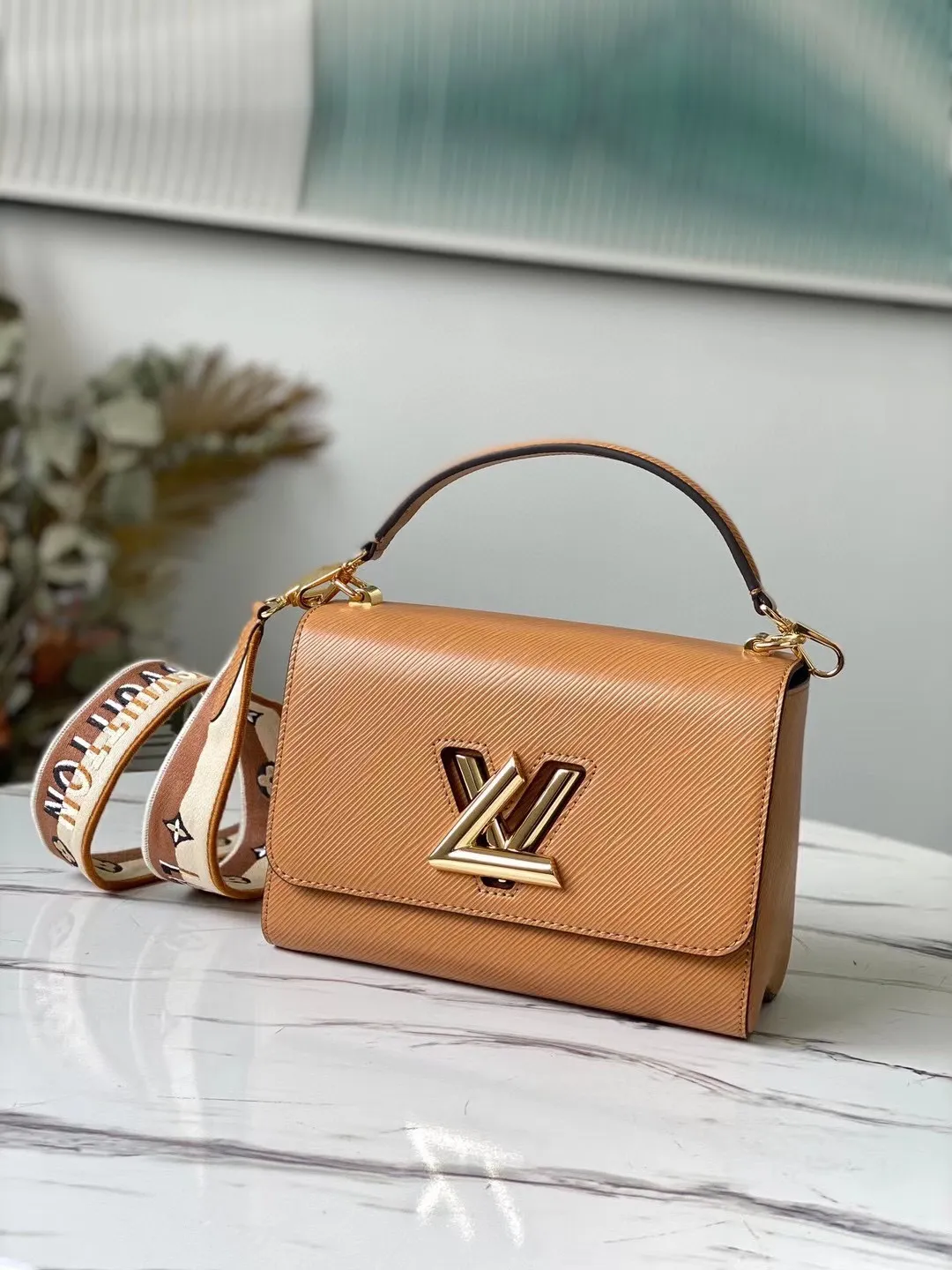 LOUIS VUITTON TWIST MM HANDBAG EPI GRAINED LEATHER GOLD CIPANGO M59026_1 LOUIS VUITTON TWIST MM HANDBAG EPI GRAINED LEATHER GOLD CIPANGO M59026 1