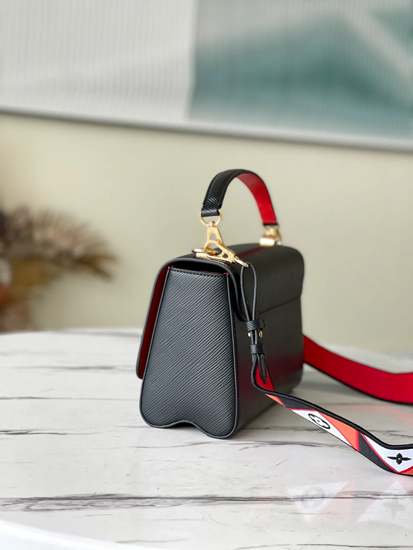 LOUIS VUITTON TWIST MM HANDBAG EPI GRAINED LEATHER NOIR BLACK M59027_2 LOUIS VUITTON TWIST MM HANDBAG EPI GRAINED LEATHER NOIR BLACK M59027 2