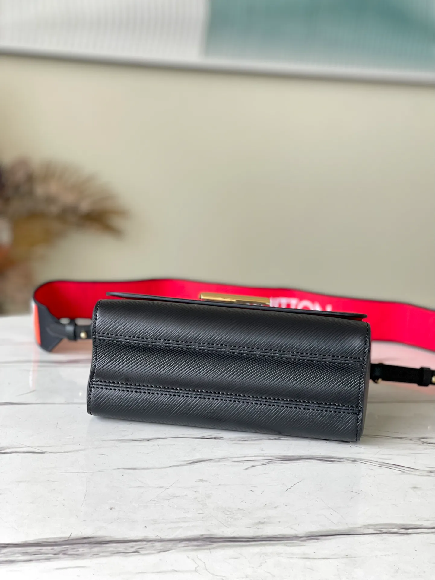 LOUIS VUITTON TWIST MM HANDBAG EPI GRAINED LEATHER NOIR BLACK M59027_4 LOUIS VUITTON TWIST MM HANDBAG EPI GRAINED LEATHER NOIR BLACK M59027 4