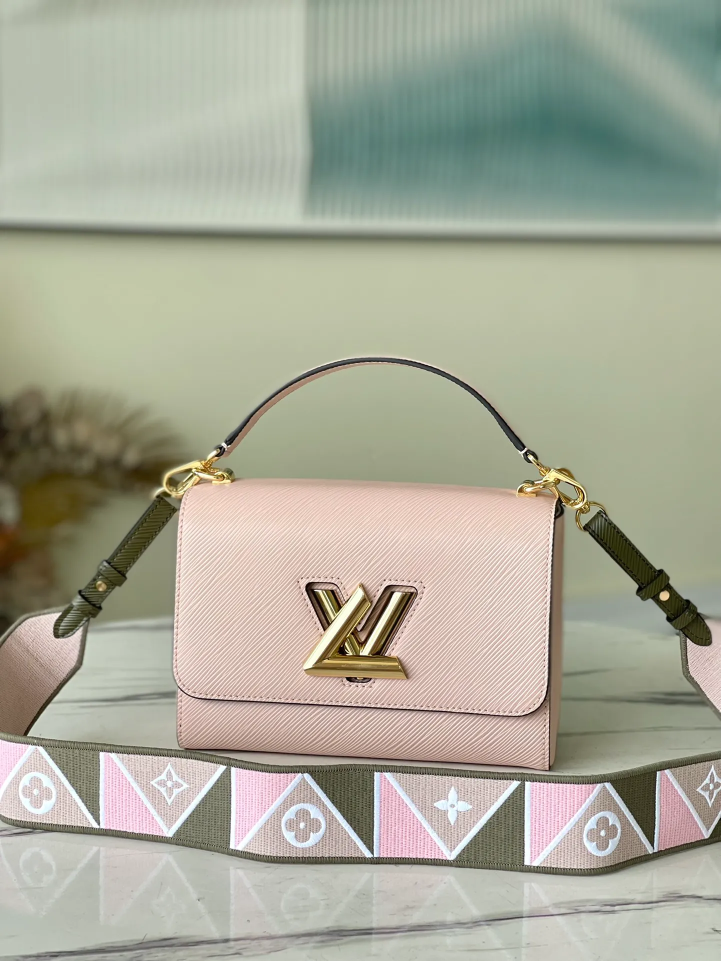 LOUIS VUITTON TWIST MM HANDBAG EPI GRAINED LEATHER ROSE JASMIN M59028_1 LOUIS VUITTON TWIST MM HANDBAG EPI GRAINED LEATHER ROSE JASMIN M59028 1