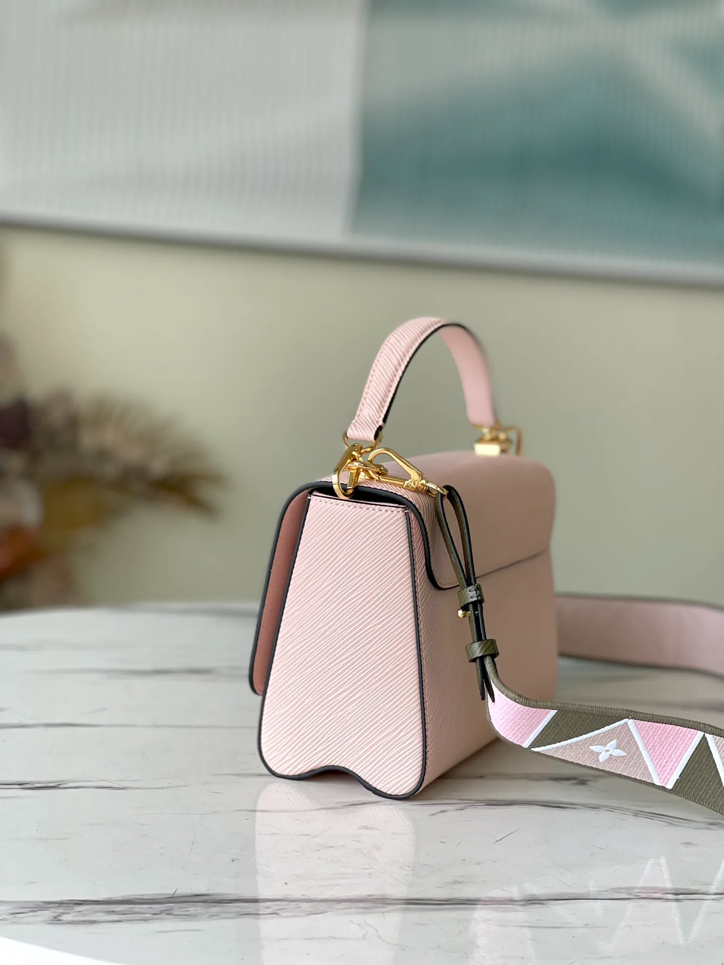 LOUIS VUITTON TWIST MM HANDBAG EPI GRAINED LEATHER ROSE JASMIN M59028_2 LOUIS VUITTON TWIST MM HANDBAG EPI GRAINED LEATHER ROSE JASMIN M59028 2