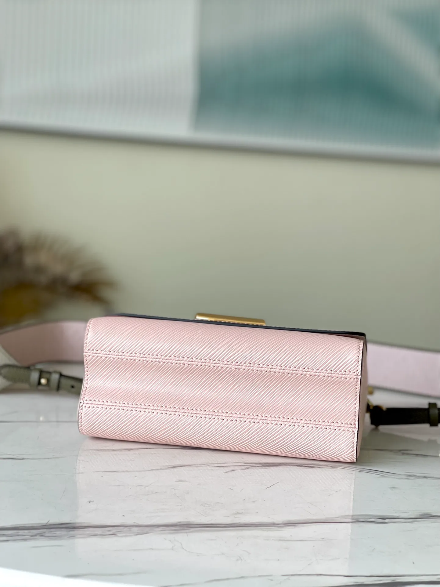 LOUIS VUITTON TWIST MM HANDBAG EPI GRAINED LEATHER ROSE JASMIN M59028_4 LOUIS VUITTON TWIST MM HANDBAG EPI GRAINED LEATHER ROSE JASMIN M59028 4