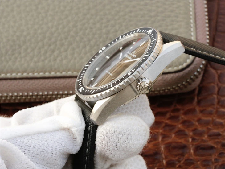 BLANCPAIN-FIFTY-FATHOMS-BATHYSCAPHE-STAINLESS-STEEL-GREY-BLACK-CANVAS-5000-1110-B52A_6 BLANCPAIN FIFTY FATHOMS BATHYSCAPHE STAINLESS STEEL GREY BLACK CANVAS 5000 1110 B52A 6