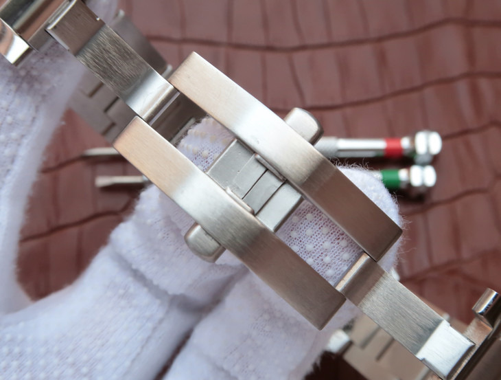 CARTIER-BALLON-BLUE-DE-CARTIER-42-AUTOMATIC-STAINLESS-STEEL-SILVER-BRACELET-W69012Z4-08 CARTIER BALLON BLUE DE CARTIER 42 AUTOMATIC STAINLESS STEEL SILVER BRACELET W69012Z4 08