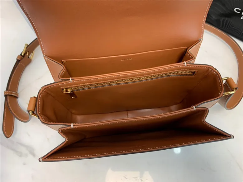 CELINE-TRIOMPHE-TEEN-TRIOMPHE-BAG-IN-TRIOMPHE-CANVAS-AND-CALFSKIN-188882BZ4.04LU-08 CELINE TRIOMPHE TEEN TRIOMPHE BAG IN TRIOMPHE CANVAS AND CALFSKIN 188882BZ4.04LU 08