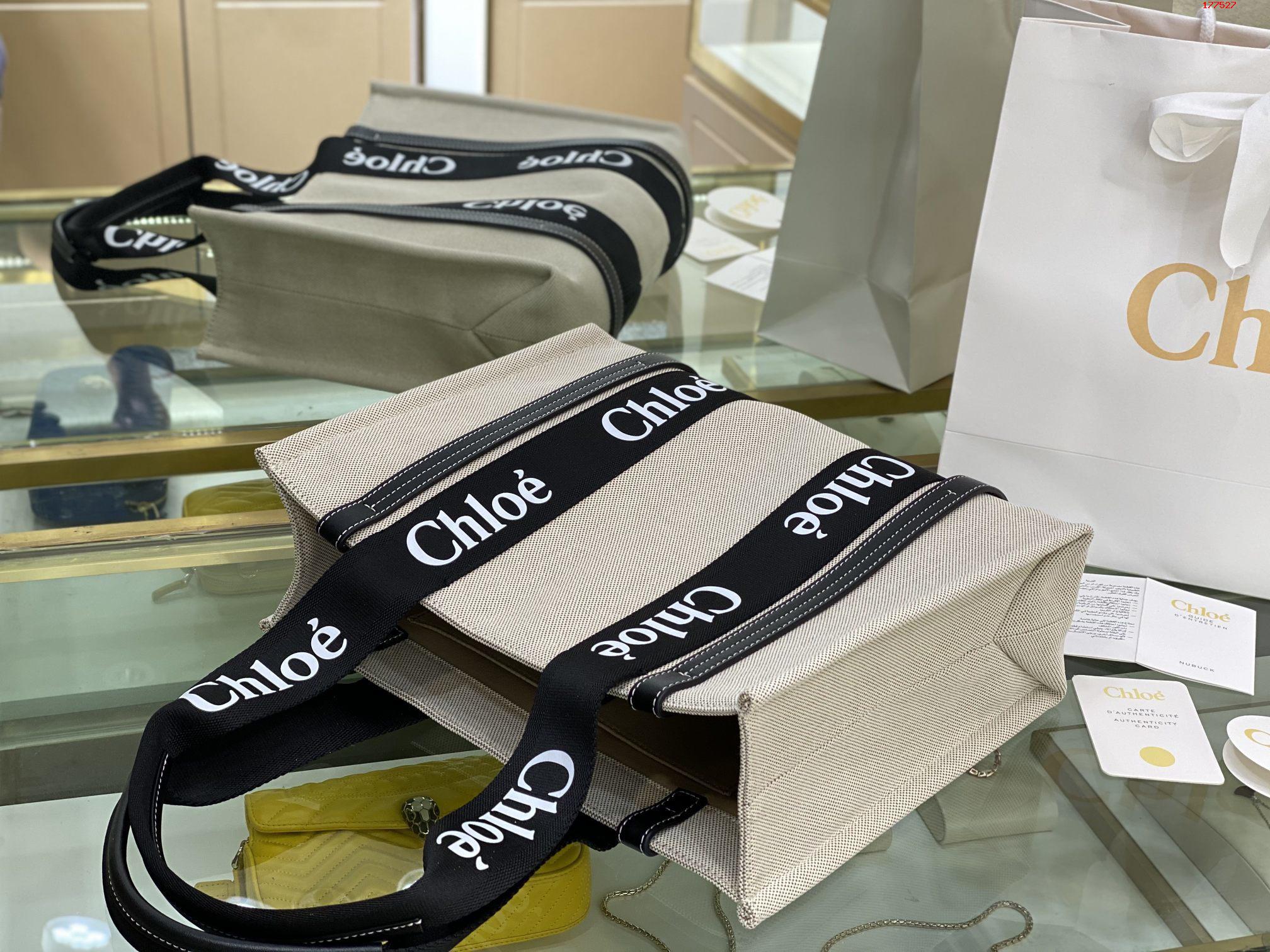 CHLOE-MEDIUM-WOODY-TOTE-BAG-BLACK-&-BLUE-CHC21US383E66925-06 CHLOE MEDIUM WOODY TOTE BAG BLACK BLUE CHC21US383E66925 06