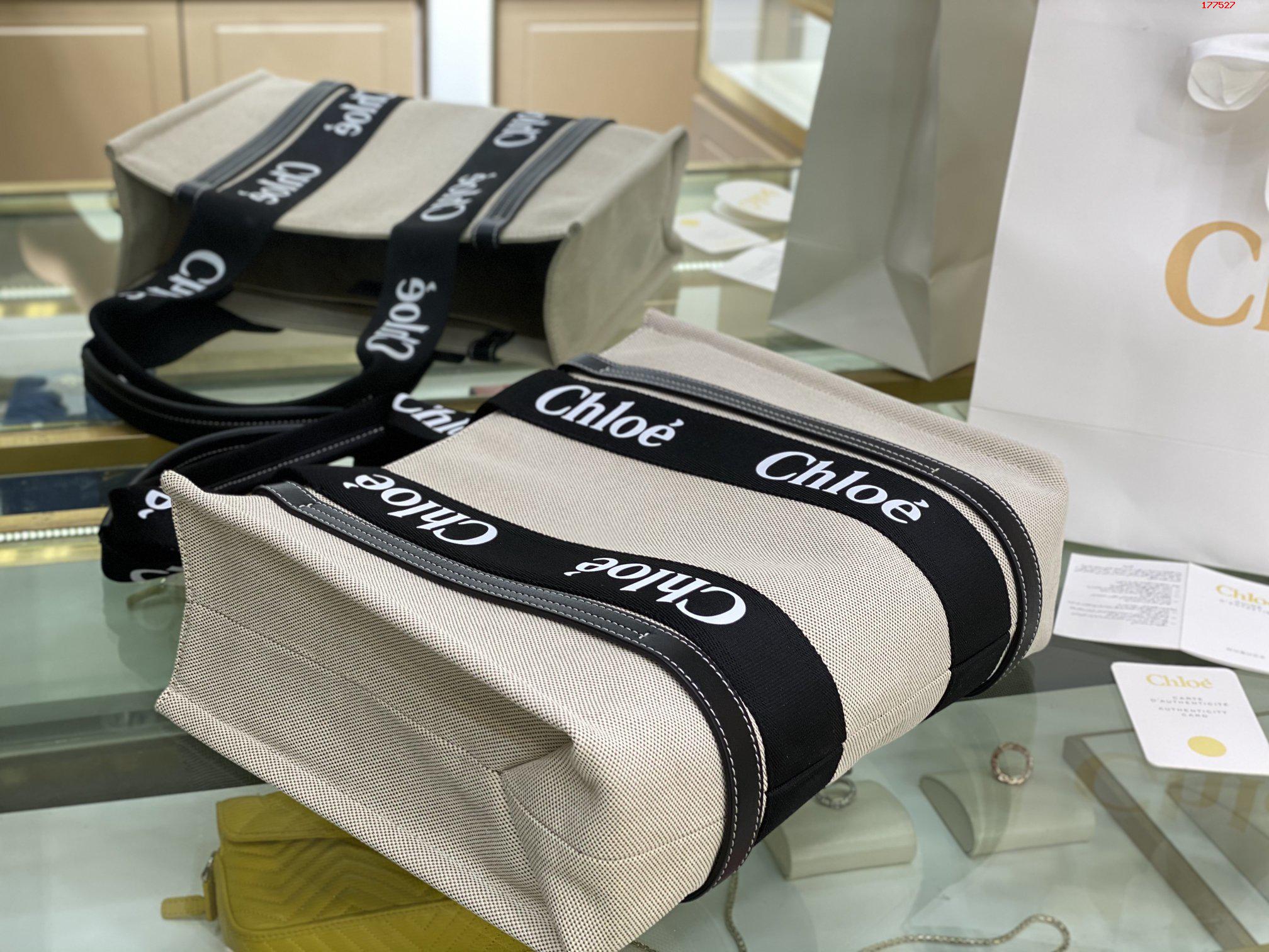 CHLOE-MEDIUM-WOODY-TOTE-BAG-BLACK-&-BLUE-CHC21US383E66925-07 CHLOE MEDIUM WOODY TOTE BAG BLACK BLUE CHC21US383E66925 07