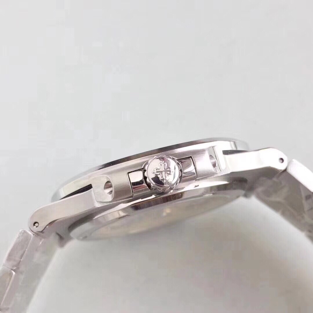PATEK-PHILIPPE-NAUTILUS-5711-STAINLESS-STEEL-BLUE-57111A-010-06 PATEK PHILIPPE NAUTILUS 5711 STAINLESS STEEL BLUE 57111A 010 06