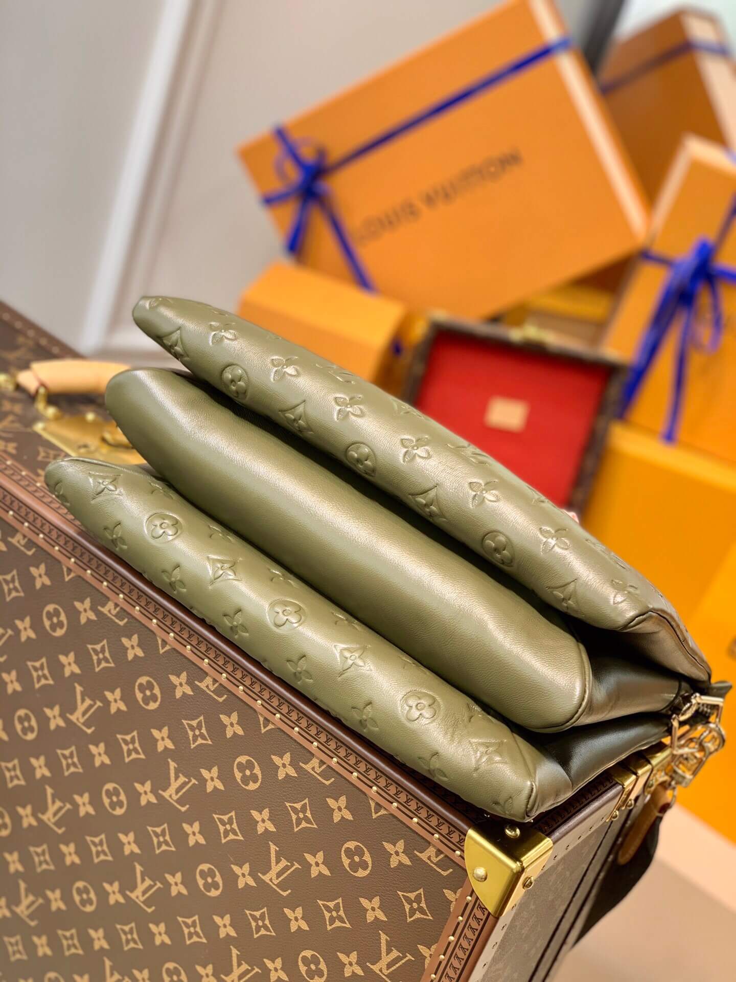 louis-vuitton-coussin-mm-h27-handbags-M57782-04 louis vuitton coussin mm h27 handbags M57782 04