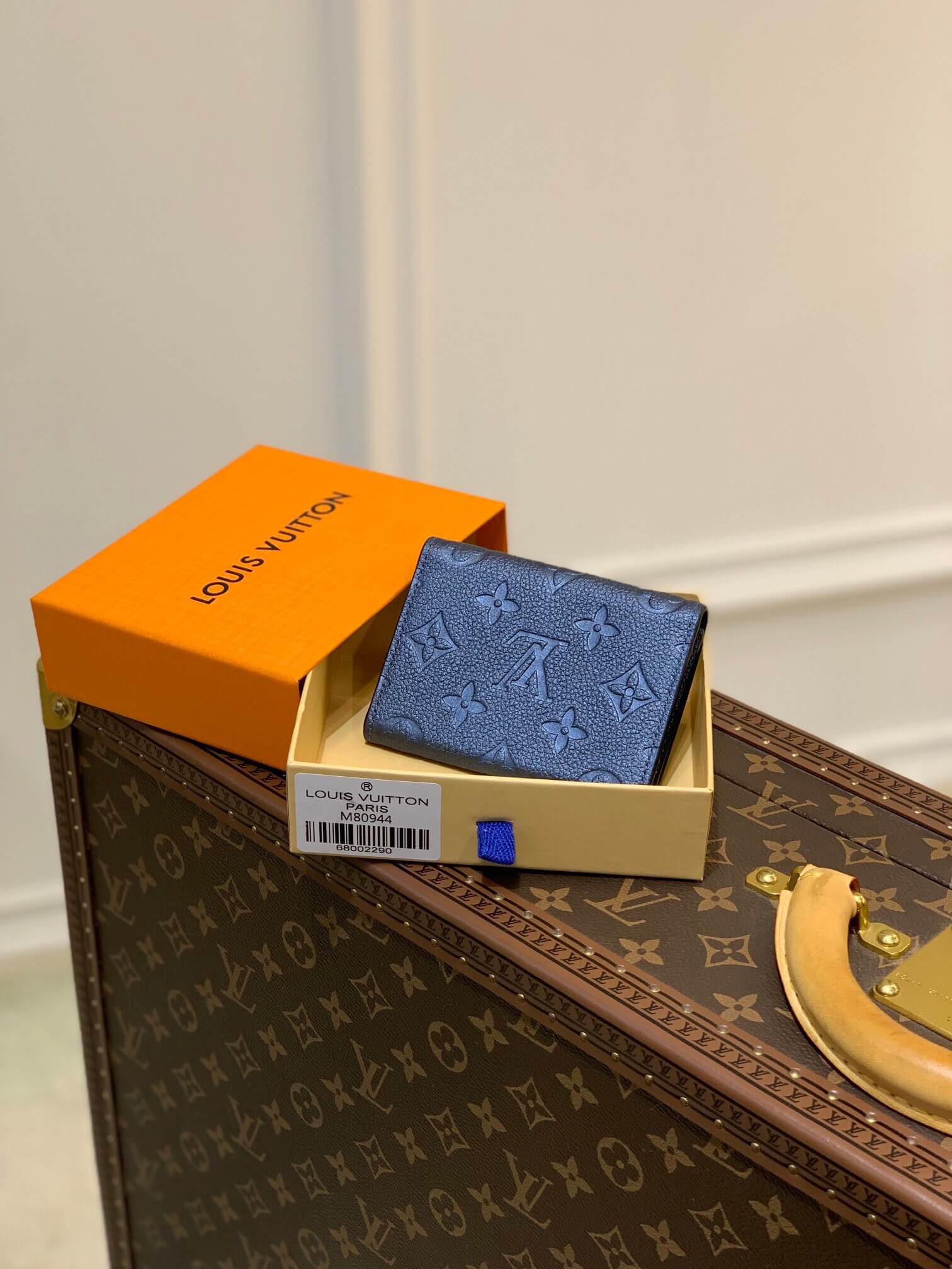 louis-vuitton-enveloppe-carte-de-visite-monogram-empreinte-leather-wallets-and-small-leather-goods-M80944-02 louis vuitton enveloppe carte de visite monogram empreinte leather wallets and small leather goods M80944 02