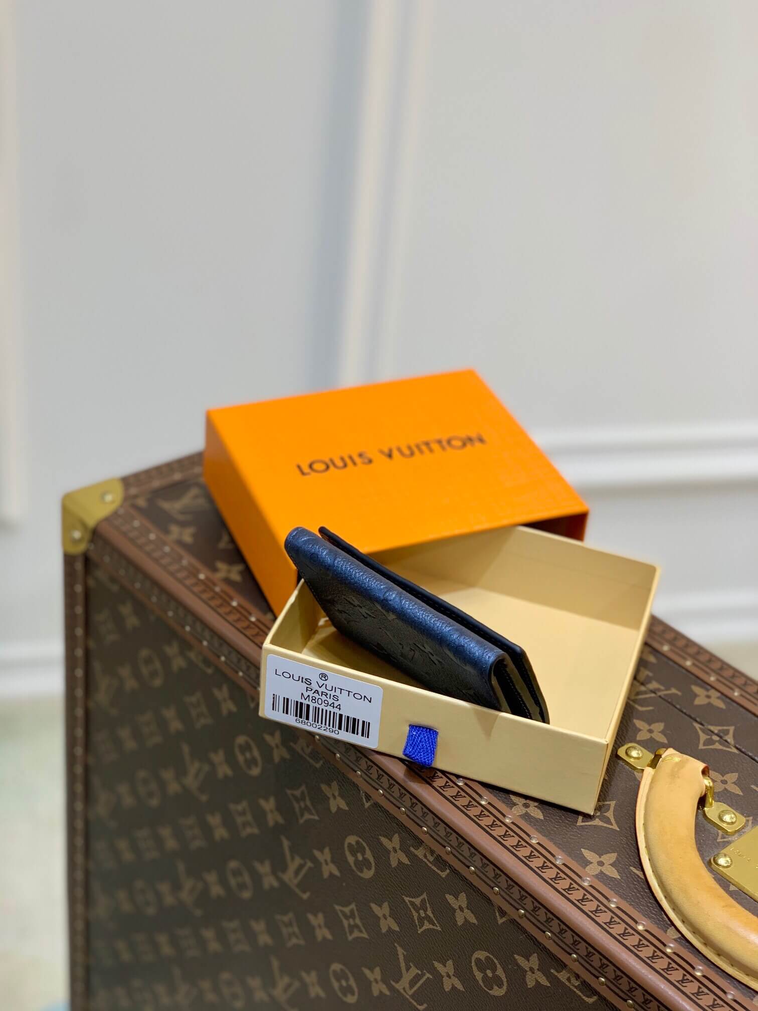 louis-vuitton-enveloppe-carte-de-visite-monogram-empreinte-leather-wallets-and-small-leather-goods-M80944-04 louis vuitton enveloppe carte de visite monogram empreinte leather wallets and small leather goods M80944 04