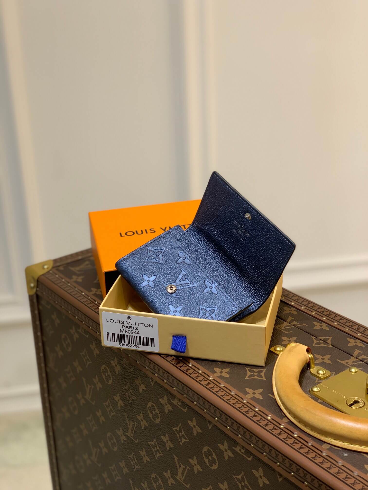 louis-vuitton-enveloppe-carte-de-visite-monogram-empreinte-leather-wallets-and-small-leather-goods-M80944-07 louis vuitton enveloppe carte de visite monogram empreinte leather wallets and small leather goods M80944 07