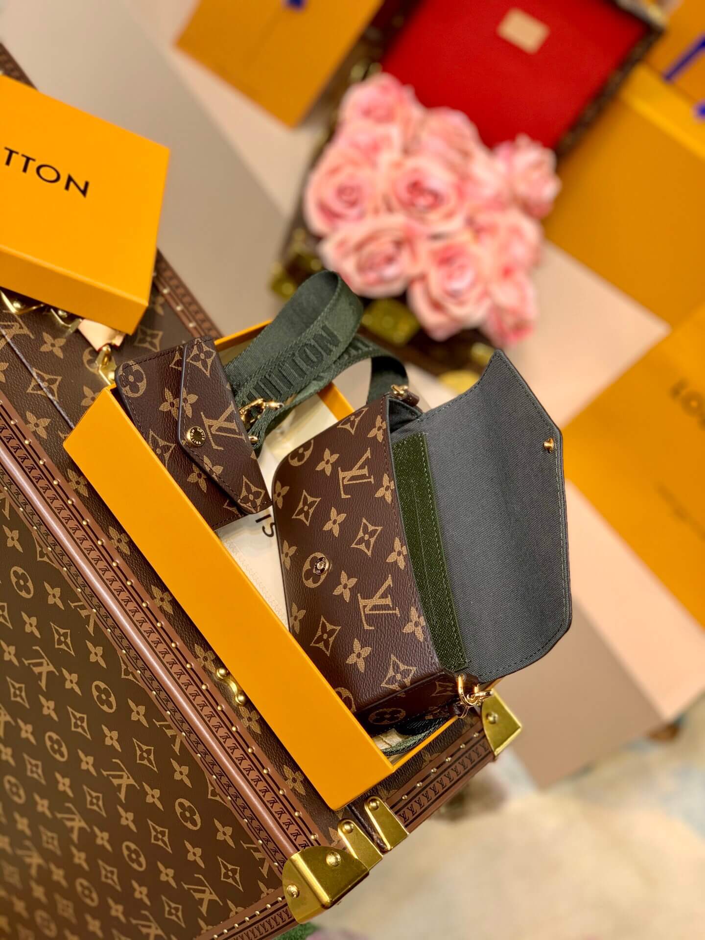 louis-vuitton-félicie-strap-go-monogram-canvas-wallets-and-small-leather-goods-M80091-07 louis vuitton felicie strap go monogram canvas wallets and small leather goods M80091 07