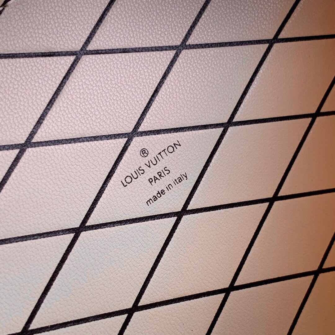 louis-vuitton-mini-boite-chapeau-monogram-vernis-leather-wallets-and-small-leather-goods-M90498-08 louis vuitton mini boite chapeau monogram vernis leather wallets and small leather goods M90498 08