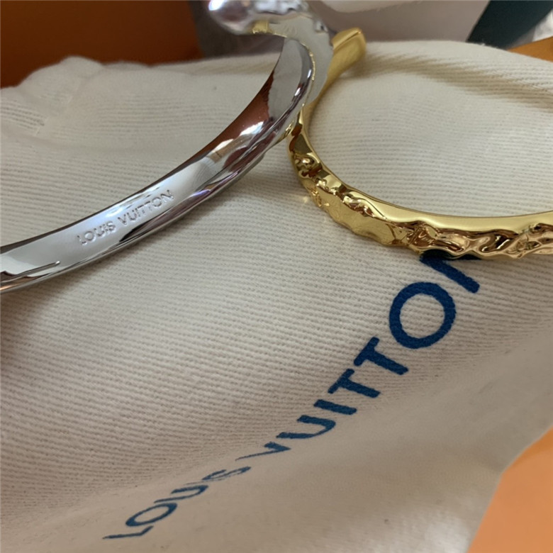 louis-vuitton-monogram-carved-cuff-fashion-jewellery-M00332-01 louis vuitton monogram carved cuff fashion jewellery M00332 01