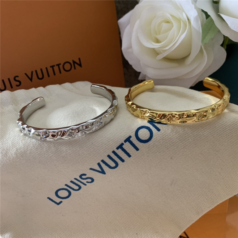 louis-vuitton-monogram-carved-cuff-fashion-jewellery-M00332-02 louis vuitton monogram carved cuff fashion jewellery M00332 02