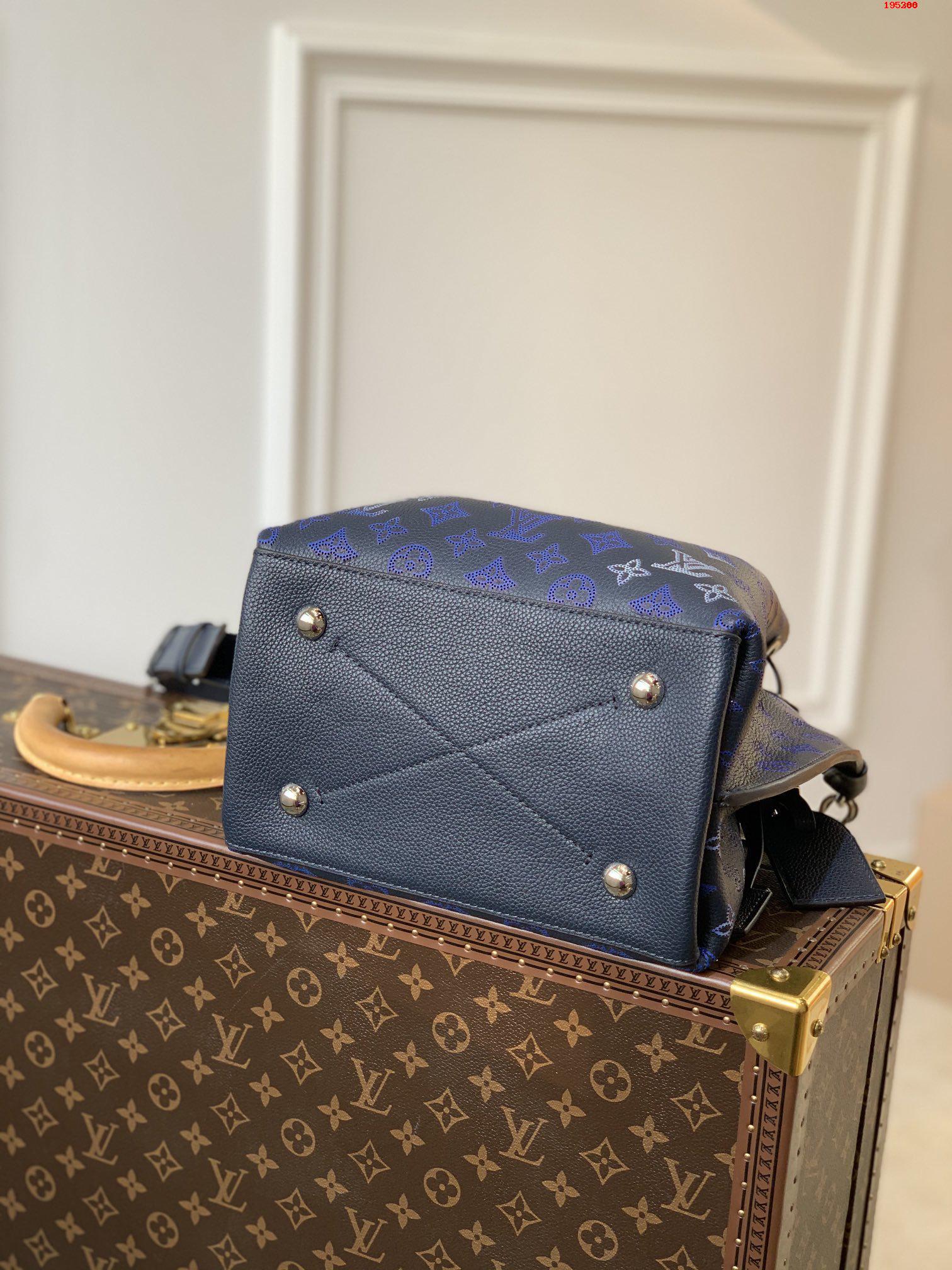 louis-vuitton-muria-mahina-leather-handbags-M59554-05 louis vuitton muria mahina leather handbags M59554 05