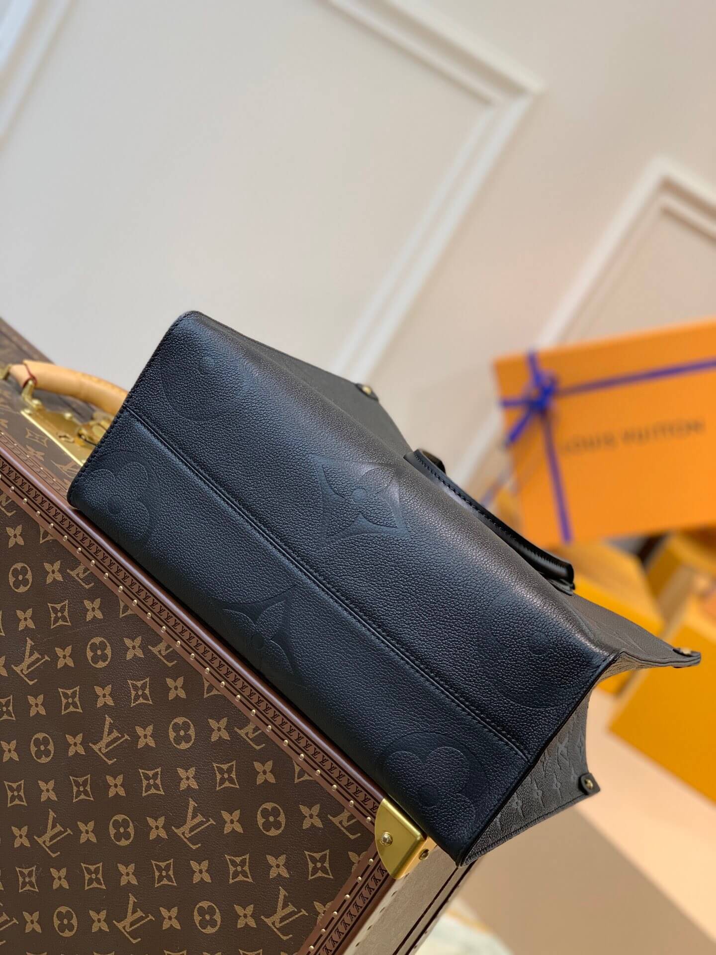 louis-vuitton-onthego-mm-monogram-empreinte-leather-handbags-M45595-03 louis vuitton onthego mm monogram empreinte leather handbags M45595 03