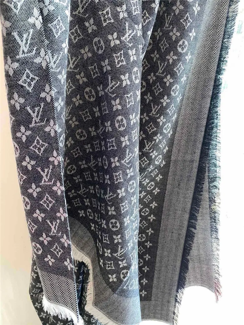 louis-vuitton-petit-louis-shawl-scarves-and-shawls-M76995-04 louis vuitton petit louis shawl scarves and shawls M76995 04