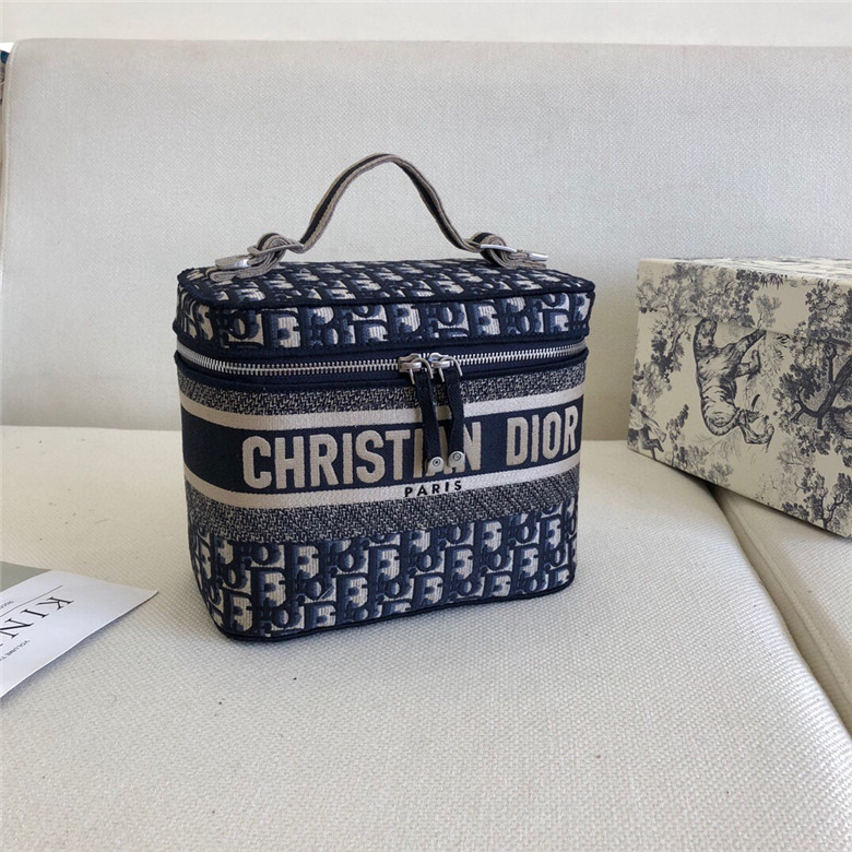 DIOR-DIORTRAVEL-VANITY-CASE-BLUE-DIOR-OBLIQUE-EMBROIDERY-S5480VRIW_M928-02 DIOR DIORTRAVEL VANITY CASE BLUE DIOR OBLIQUE EMBROIDERY S5480VRIW M928 02