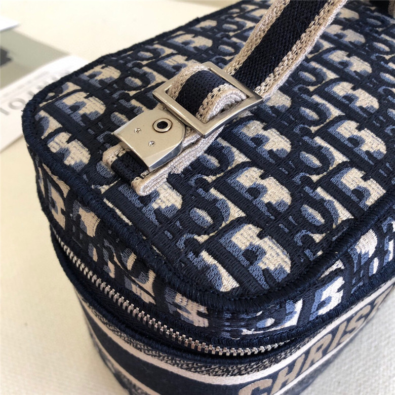 DIOR-DIORTRAVEL-VANITY-CASE-BLUE-DIOR-OBLIQUE-EMBROIDERY-S5480VRIW_M928-06 DIOR DIORTRAVEL VANITY CASE BLUE DIOR OBLIQUE EMBROIDERY S5480VRIW M928 06