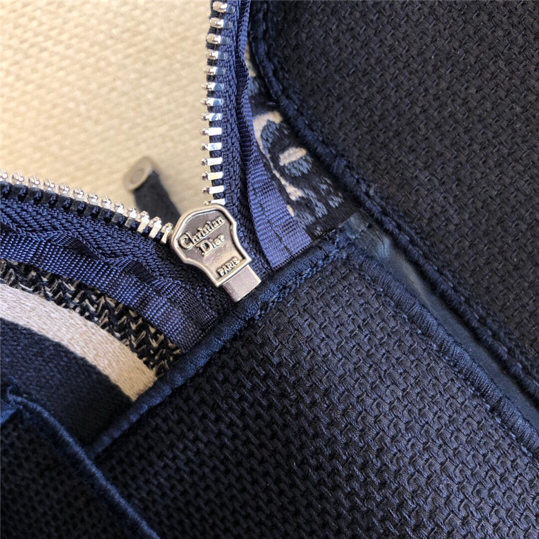 DIOR-DIORTRAVEL-VANITY-CASE-BLUE-DIOR-OBLIQUE-EMBROIDERY-S5480VRIW_M928-07 DIOR DIORTRAVEL VANITY CASE BLUE DIOR OBLIQUE EMBROIDERY S5480VRIW M928 07