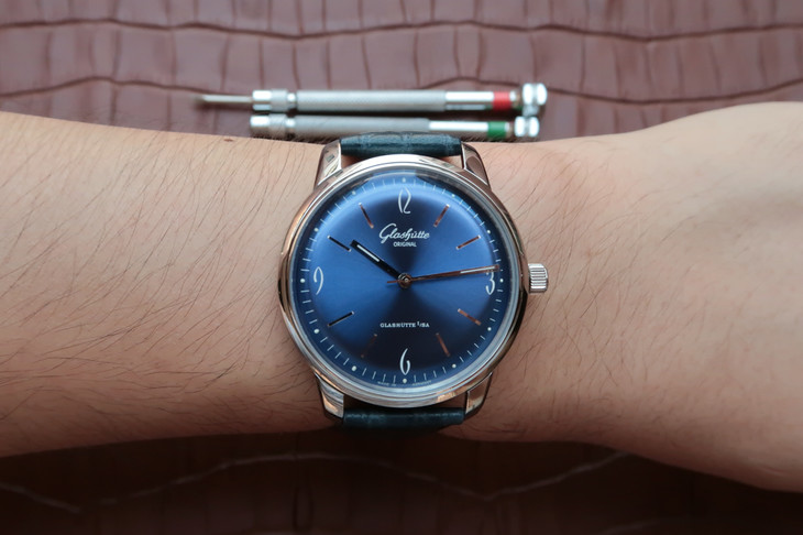 GLASHÜTTE-ORIGINAL-SIXTIES-STAINLESS-STEEL-BLUE1-39-52-06-02-04-09 GLASHUTTE ORIGINAL SIXTIES STAINLESS STEEL BLUE1 39 52 06 02 04 09