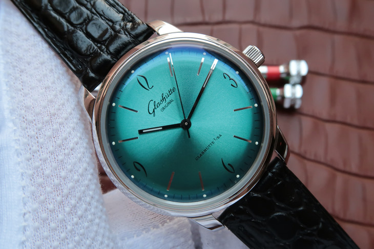 GLASHÜTTE-ORIGINAL-SIXTIES-STAINLESS-STEEL-ICONIC-AQUA-1-39-52-09-02-01-02 GLASHUTTE ORIGINAL SIXTIES STAINLESS STEEL ICONIC AQUA 1 39 52 09 02 01 02