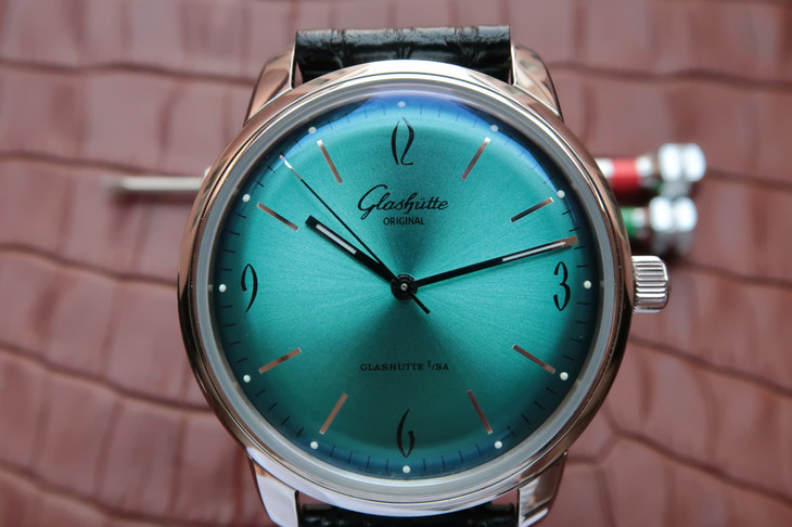 GLASHÜTTE-ORIGINAL-SIXTIES-STAINLESS-STEEL-ICONIC-AQUA-1-39-52-09-02-01-04 GLASHUTTE ORIGINAL SIXTIES STAINLESS STEEL ICONIC AQUA 1 39 52 09 02 01 04