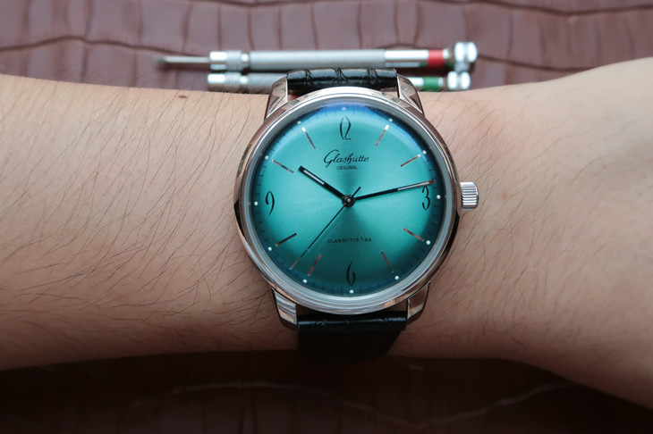 GLASHÜTTE-ORIGINAL-SIXTIES-STAINLESS-STEEL-ICONIC-AQUA-1-39-52-09-02-01-07 GLASHUTTE ORIGINAL SIXTIES STAINLESS STEEL ICONIC AQUA 1 39 52 09 02 01 07