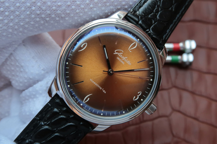 GLASHÜTTE-ORIGINAL-SIXTIES-STAINLESS-STEEL-ICONIC-GOLDEN-1-39-52-08-02-01-02 GLASHUTTE ORIGINAL SIXTIES STAINLESS STEEL ICONIC GOLDEN 1 39 52 08 02 01 02