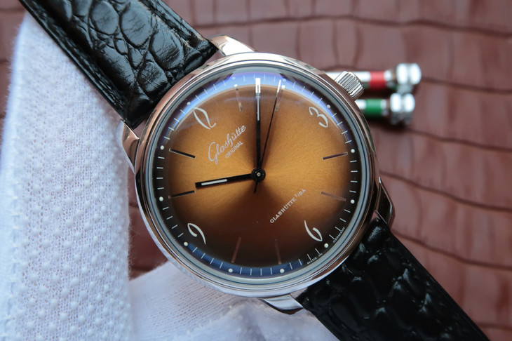 GLASHÜTTE-ORIGINAL-SIXTIES-STAINLESS-STEEL-ICONIC-GOLDEN-1-39-52-08-02-01-03 GLASHUTTE ORIGINAL SIXTIES STAINLESS STEEL ICONIC GOLDEN 1 39 52 08 02 01 03