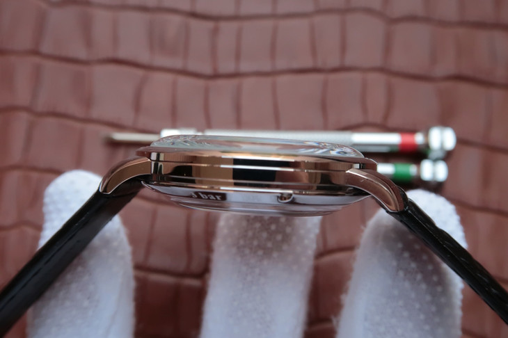 GLASHÜTTE-ORIGINAL-SIXTIES-STAINLESS-STEEL-ICONIC-GOLDEN-1-39-52-08-02-01-06 GLASHUTTE ORIGINAL SIXTIES STAINLESS STEEL ICONIC GOLDEN 1 39 52 08 02 01 06