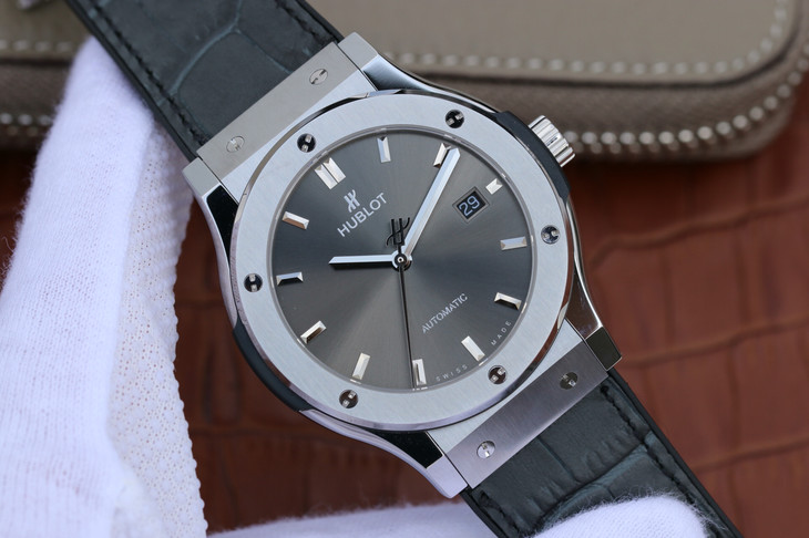 HUBLOT-CLASSIC-FUSION-45-TITANIUM-RACING-GREY-511.NX.7071.LR-02 HUBLOT CLASSIC FUSION 45 TITANIUM RACING GREY 511.NX .7071.LR 02