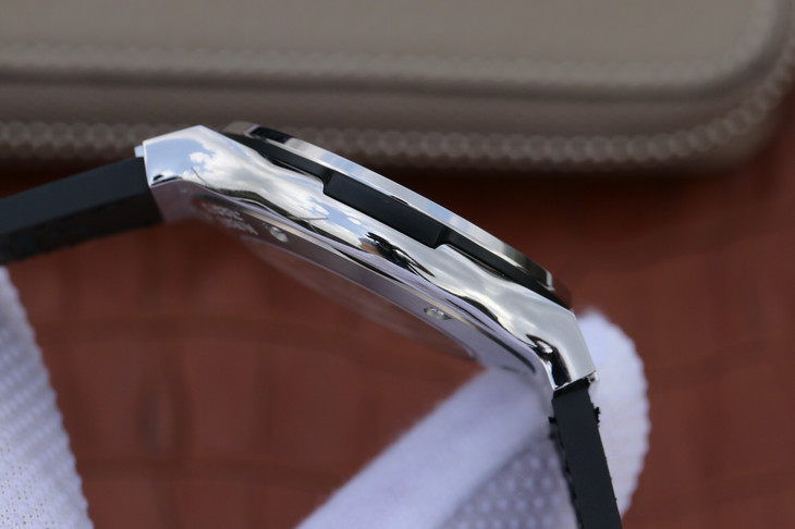 HUBLOT-CLASSIC-FUSION-45-TITANIUM-RACING-GREY-511.NX.7071.LR-05 HUBLOT CLASSIC FUSION 45 TITANIUM RACING GREY 511.NX .7071.LR 05