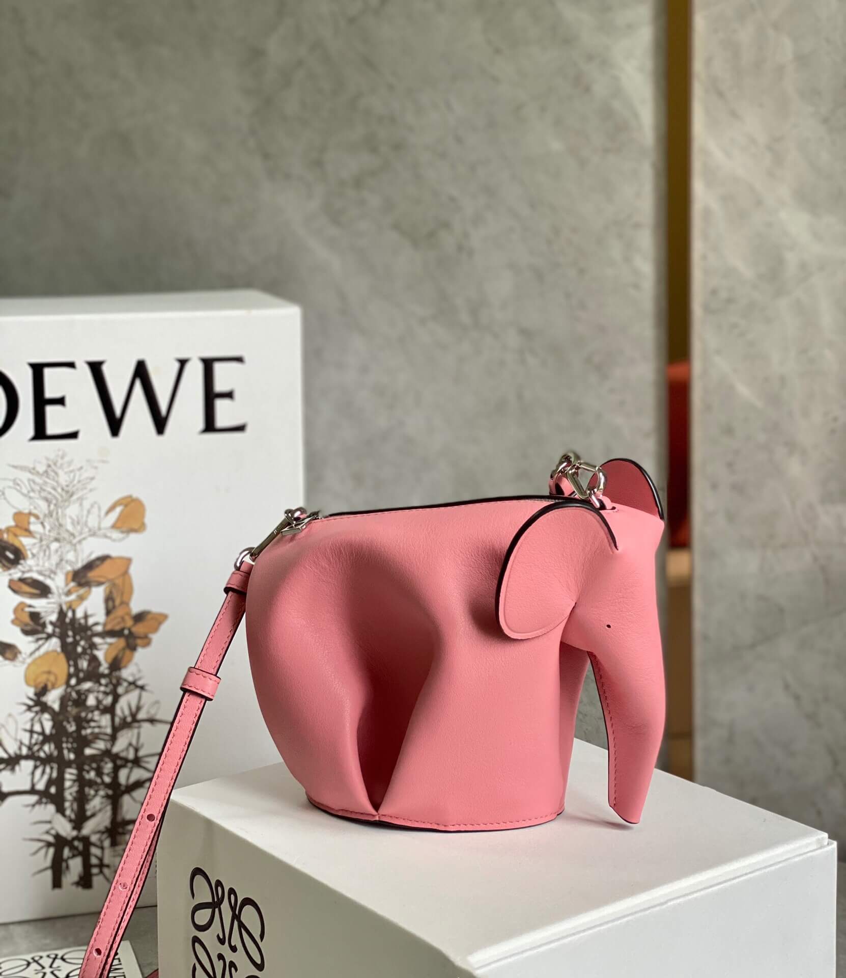 LOEWE-ELEPHANT-MINI-BAG-IN-CLASSIC-CALFSKIN-PINK-0010526119-01 LOEWE ELEPHANT MINI BAG IN CLASSIC CALFSKIN PINK 0010526119 01