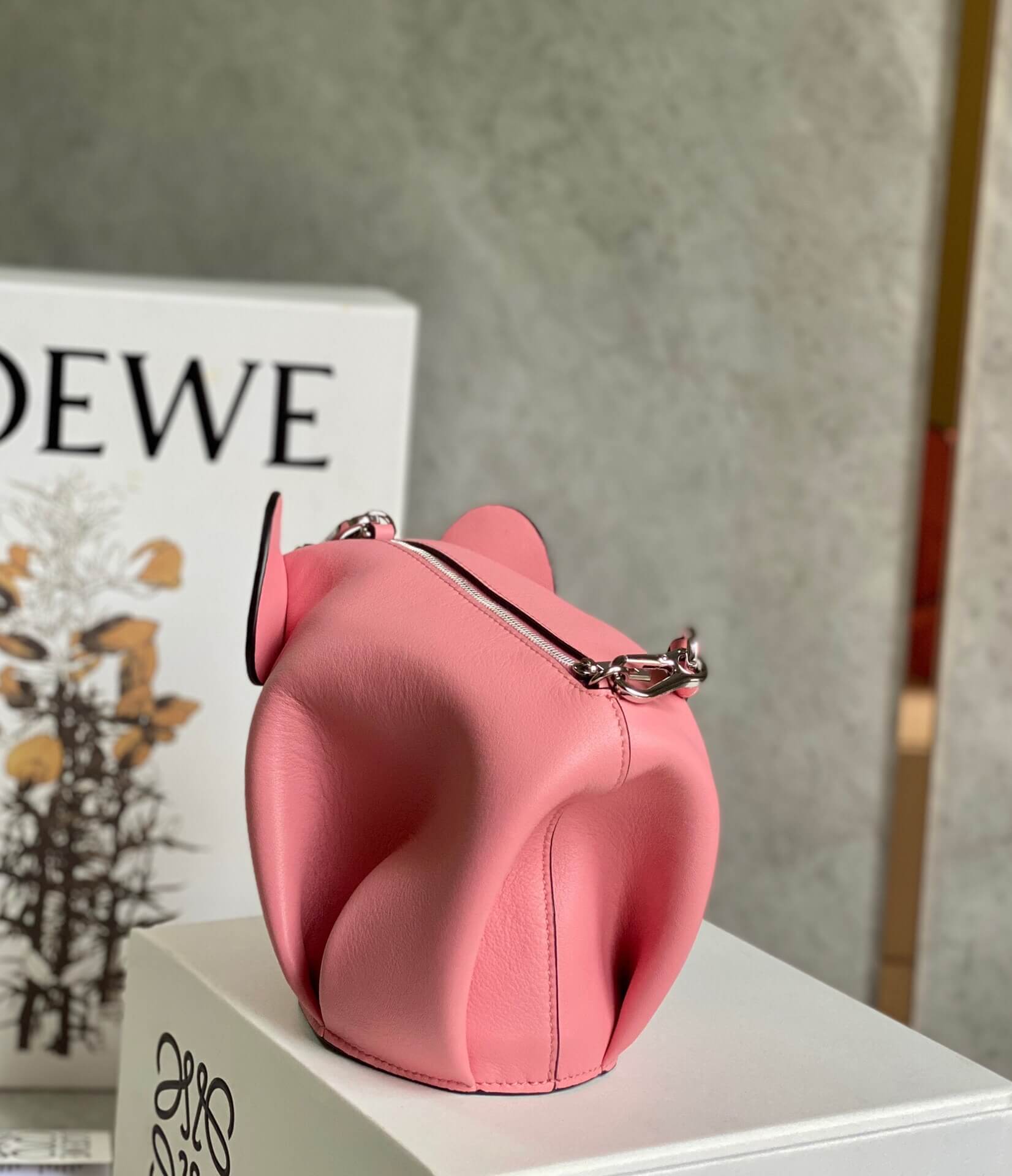 LOEWE-ELEPHANT-MINI-BAG-IN-CLASSIC-CALFSKIN-PINK-0010526119-02 LOEWE ELEPHANT MINI BAG IN CLASSIC CALFSKIN PINK 0010526119 02