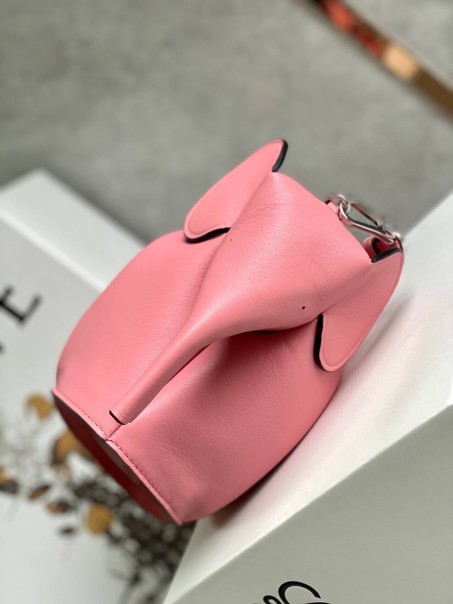 LOEWE-ELEPHANT-MINI-BAG-IN-CLASSIC-CALFSKIN-PINK-0010526119-04 LOEWE ELEPHANT MINI BAG IN CLASSIC CALFSKIN PINK 0010526119 04