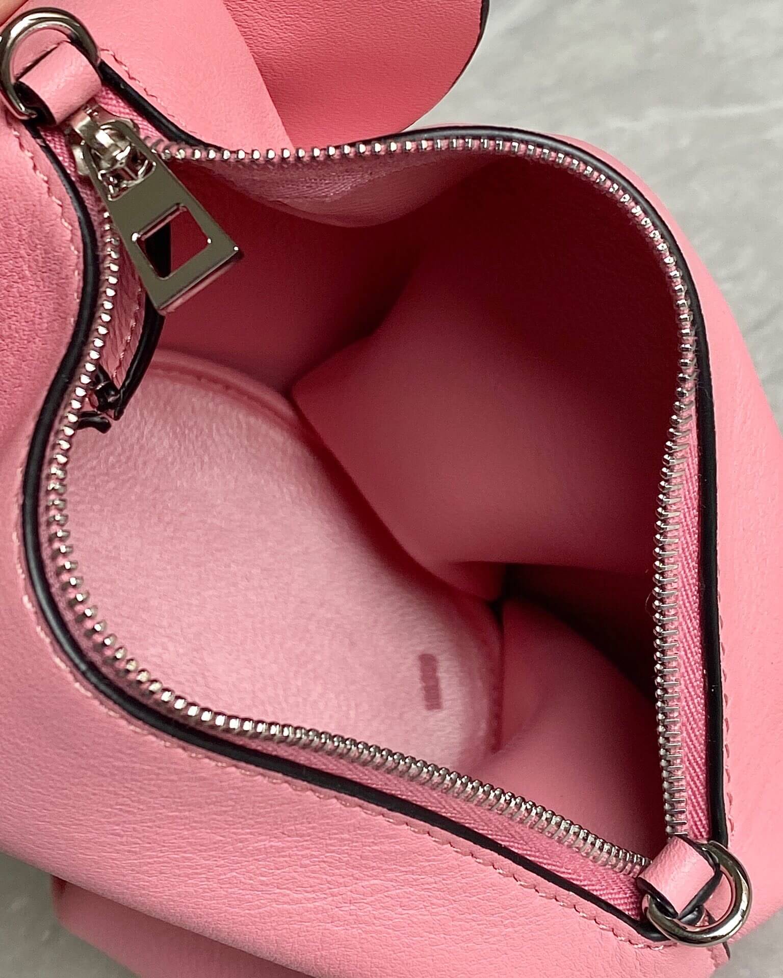 LOEWE-ELEPHANT-MINI-BAG-IN-CLASSIC-CALFSKIN-PINK-0010526119-06 LOEWE ELEPHANT MINI BAG IN CLASSIC CALFSKIN PINK 0010526119 06