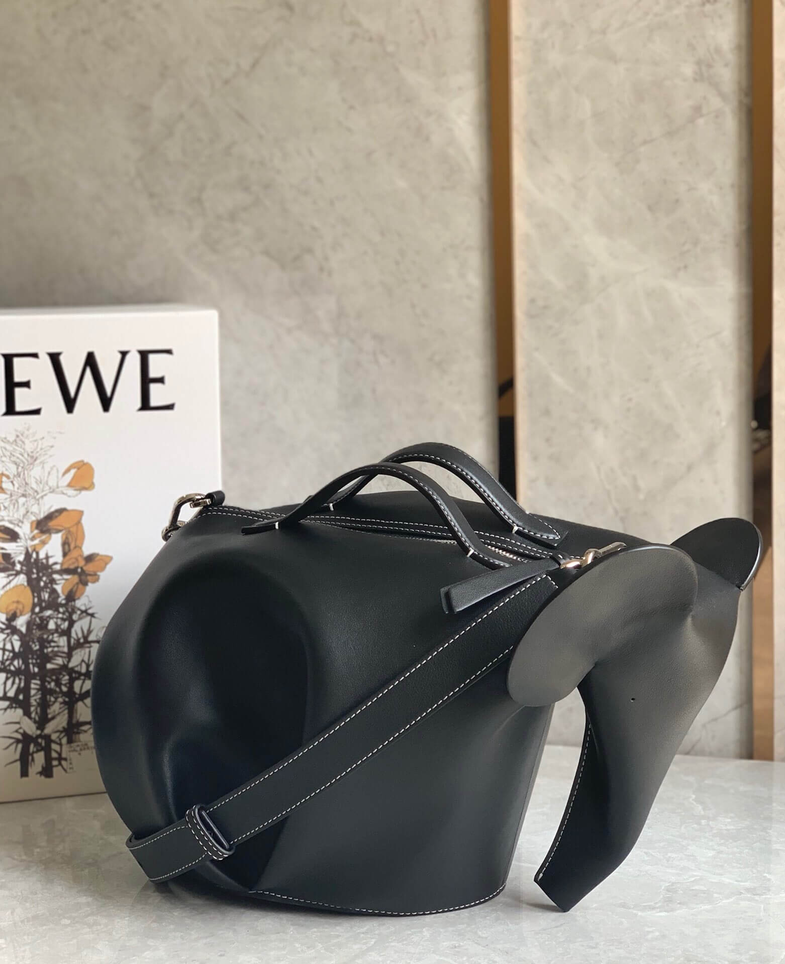 LOEWE-LARGE-ELEPHANT-BAG-IN-CLASSIC-CALFSKIN-BLACK-0010492676-02 LOEWE LARGE ELEPHANT BAG IN CLASSIC CALFSKIN BLACK 0010492676 02