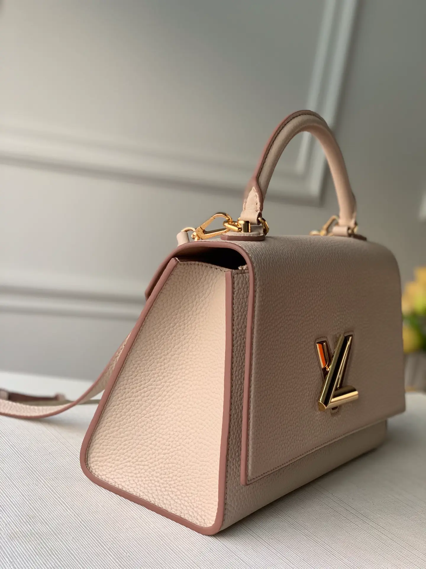 LOUIS VUITTON TWIST ONE HANDLE MM HANDBAG TAURILLON LEATHER GREIGE M57092_3 LOUIS VUITTON TWIST ONE HANDLE MM HANDBAG TAURILLON LEATHER GREIGE M57092 3