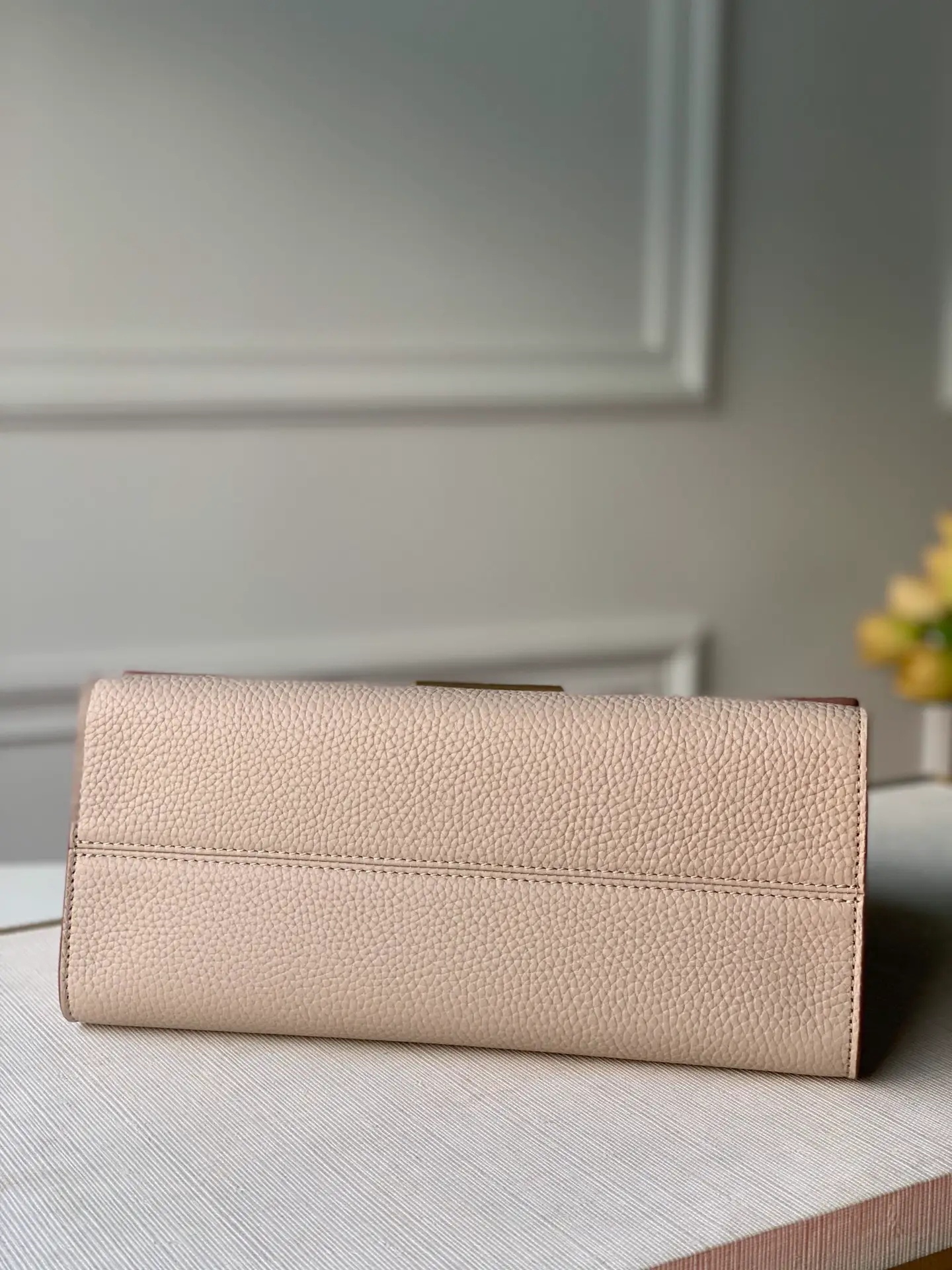 LOUIS VUITTON TWIST ONE HANDLE MM HANDBAG TAURILLON LEATHER GREIGE M57092_4 LOUIS VUITTON TWIST ONE HANDLE MM HANDBAG TAURILLON LEATHER GREIGE M57092 4