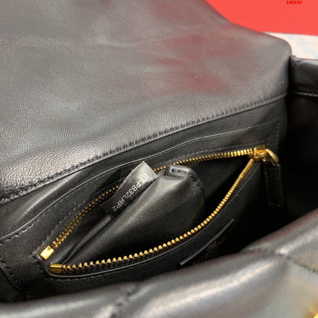 VALENTINO-LARGE-ROMAN-STUD-THE-SHOULDER-BAG-IN-NAPPA-WITH-CHAIN-BLACK-WW2B0I60BSFM30-08 VALENTINO LARGE ROMAN STUD THE SHOULDER BAG IN NAPPA WITH CHAIN BLACK WW2B0I60BSFM30 08