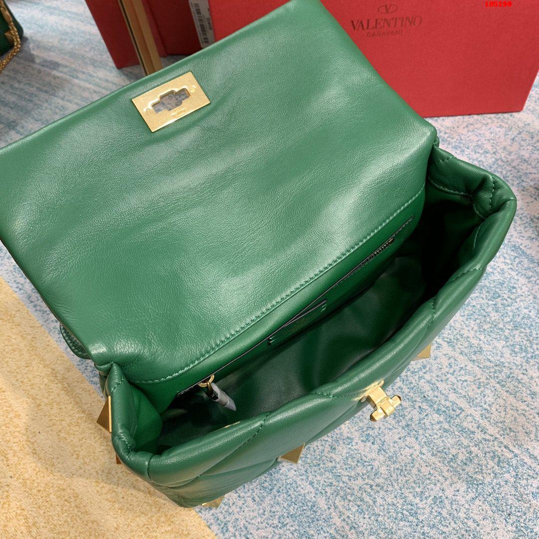 VALENTINO-LARGE-ROMAN-STUD-THE-SHOULDER-BAG-IN-NAPPA-WITH-CHAIN-GREEN-VW2B0I60BSFX64-06 VALENTINO LARGE ROMAN STUD THE SHOULDER BAG IN NAPPA WITH CHAIN GREEN VW2B0I60BSFX64 06