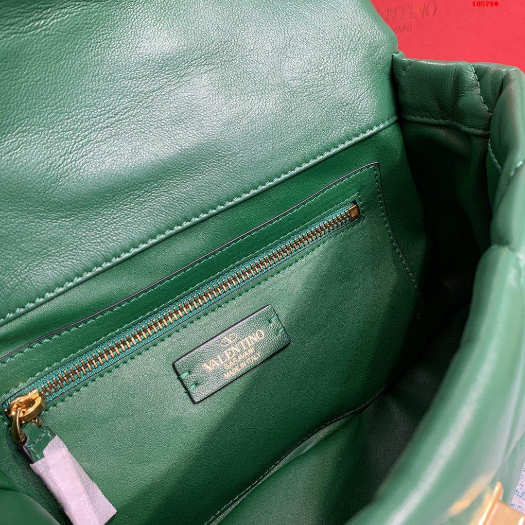 VALENTINO-LARGE-ROMAN-STUD-THE-SHOULDER-BAG-IN-NAPPA-WITH-CHAIN-GREEN-VW2B0I60BSFX64-07 VALENTINO LARGE ROMAN STUD THE SHOULDER BAG IN NAPPA WITH CHAIN GREEN VW2B0I60BSFX64 07