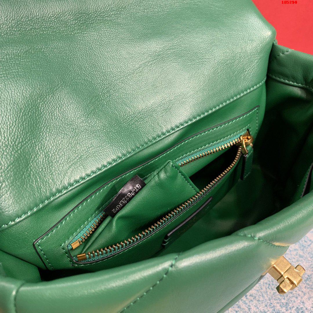 VALENTINO-LARGE-ROMAN-STUD-THE-SHOULDER-BAG-IN-NAPPA-WITH-CHAIN-GREEN-VW2B0I60BSFX64-08 VALENTINO LARGE ROMAN STUD THE SHOULDER BAG IN NAPPA WITH CHAIN GREEN VW2B0I60BSFX64 08