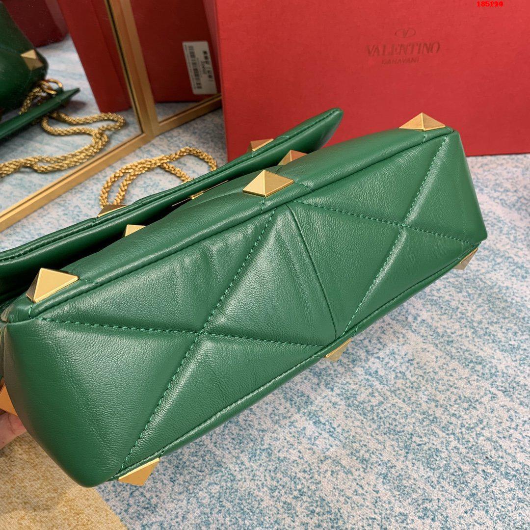 VALENTINO-LARGE-ROMAN-STUD-THE-SHOULDER-BAG-IN-NAPPA-WITH-CHAIN-GREEN-VW2B0I60BSFX64-09 VALENTINO LARGE ROMAN STUD THE SHOULDER BAG IN NAPPA WITH CHAIN GREEN VW2B0I60BSFX64 09